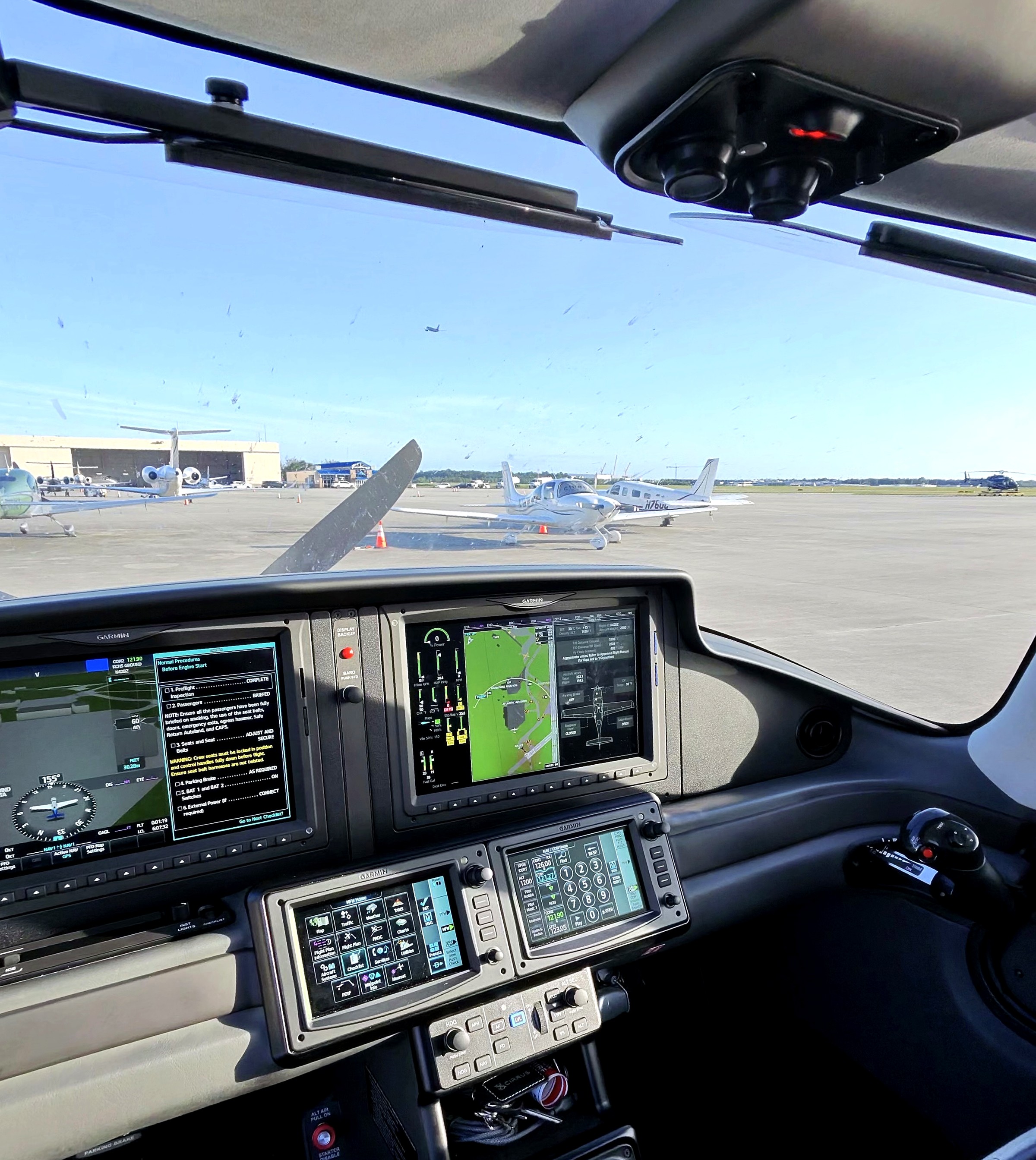 N42BZ Perspective Touch+ Garmin panel on the ramp, screens on